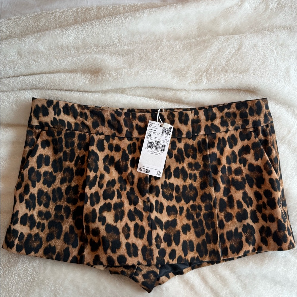 Leopard Print mini Skirt / Short